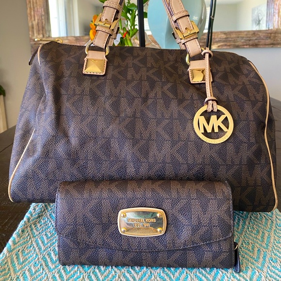 Michael Kors Handbags - Michael Kors Signature Logo Purse & Wallet Set (Brown) w/Gold Hardware.